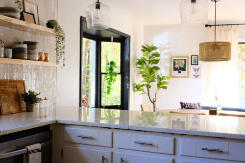 Dapur atau dapur kecil di Lakehouse - 10min Clemson, Game Room, Private Dock