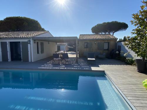 La villa Bremaudières - Villa pour 14 personnes avec Piscine à 150m de la mer