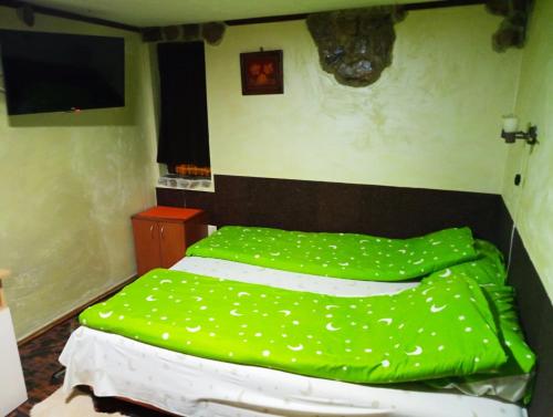 מיטה או מיטות בחדר ב-Popović na Drini