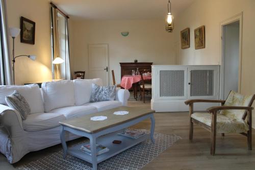 Ruang duduk di Gite de la Tuilière, calme absolu dans hameau protégé