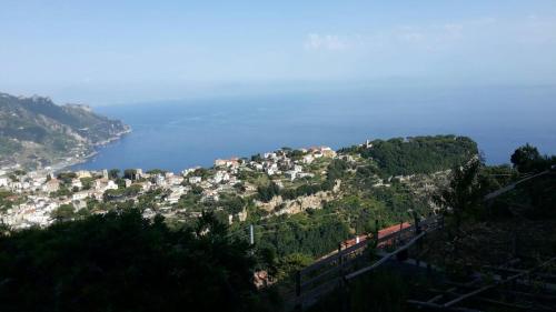 a town on a hill next to a body of water at B&B Oliva in Scala
