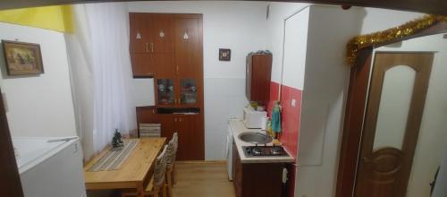 Кухня або міні-кухня у Apartment near Rynok square