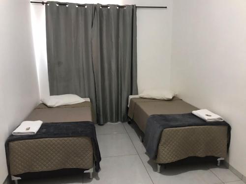 Un pat sau paturi într-o cameră la Hotel Vila Real Dourados