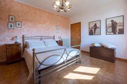 a bedroom with a bed and a chandelier at Shell Apartment - Spazioso Attico Con WiFi Gratuito e Posto Auto in Perugia