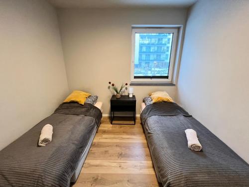 En eller flere senge i et værelse på 64m2 Apartment Oldtown Gdansk Yacht Marina