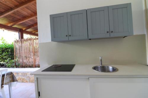 Η κουζίνα ή μικρή κουζίνα στο Casa Nero Davola Residence Torre Santo Stefano in Otranto