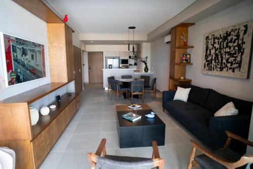 Brand new lux Signature Condo US Consulate
