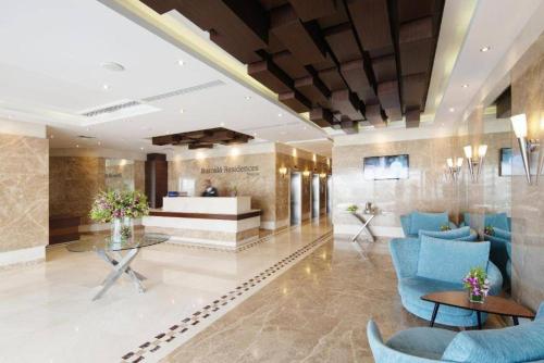 El vestíbulo o zona de recepción de Marina Two Bedroom With Balcony - KV Hotels