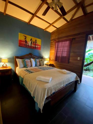 Una cama o camas en una habitación de Hotel y Restaurante Mama Ines