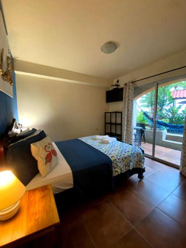 Una cama o camas en una habitación de Hotel y Restaurante Mama Ines