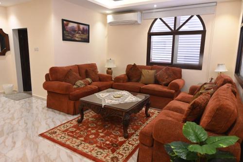 Χώρος καθιστικού στο Cozy Mountain House Near Hatta