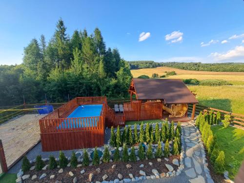 an overhead view of a house with a swimming pool at Całoroczne Domki Wypoczynkowe - Osada pod Górą in Ustrzyki Dolne
