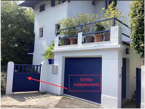 Το κτήριο όπου στεγάζεται  το bed & breakfast