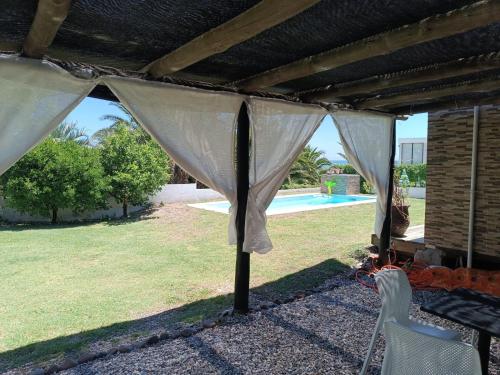 a tent on a patio with a yard at Visión ESCAPE Piriápolis in Piriápolis