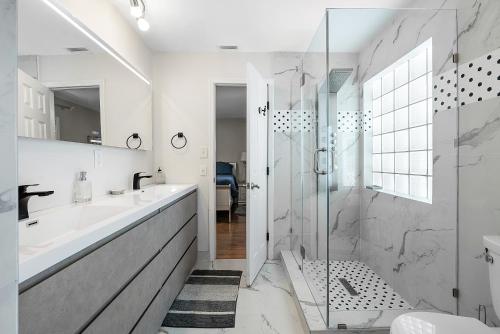 a white bathroom with a sink and a shower at Modern 6/3 Equestrian Paradise in Wellington