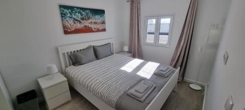 A bed or beds in a room at Casa do Pescador