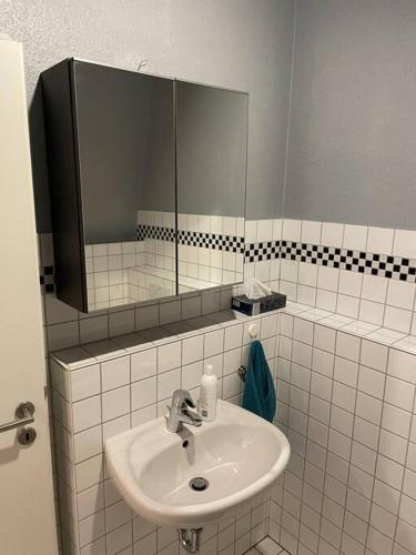 a bathroom with a sink and a mirror at Citywohnung Würselen in Würselen