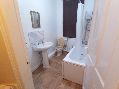 Koupelna v ubytování Beautiful 1-Bed House in Leeds