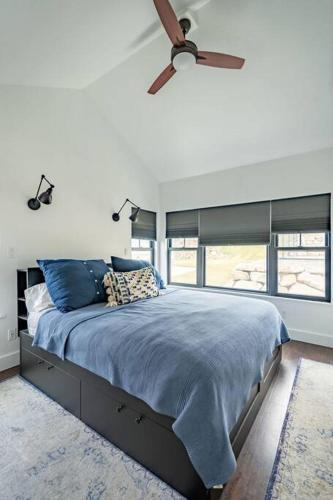 a bedroom with a bed with a ceiling fan at Guest House - 1 bedroom North Salt Lake Stay in Bountiful