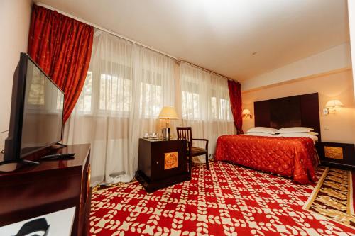 Un pat sau paturi într-o cameră la Hotel Royal Park