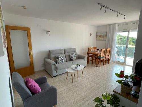 Peaceful apartment with Sea View and parking in Cap Salou