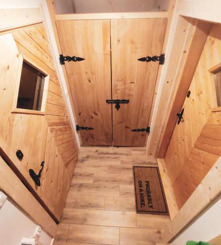 an overhead view of a wooden shower in a tiny house at Beskidzka Kępa Szczyrk - domek z balią i pięknym widokiem na góry in Szczyrk