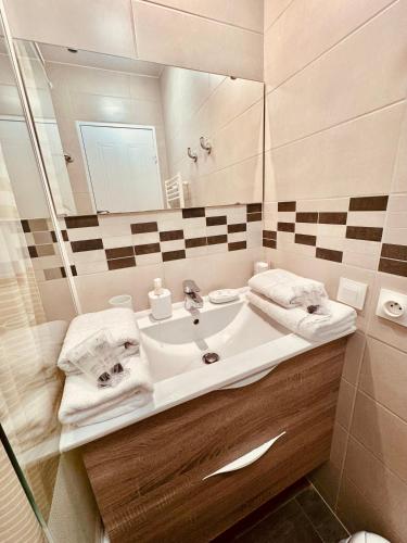 a bathroom with a sink and a mirror at Antibes Port - Terrasse - Parking - Piscine in Antibes