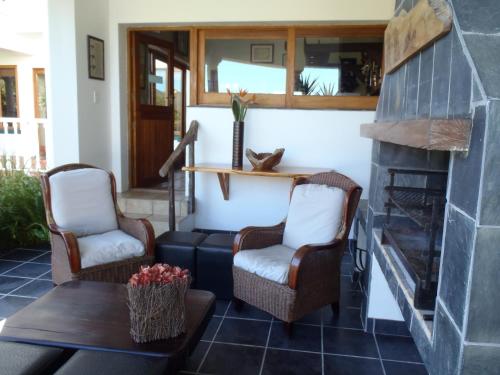 Ruang duduk di Waterfront Lodge
