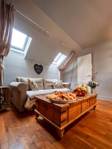 a living room with a couch and a coffee table at Givernel in Giverny