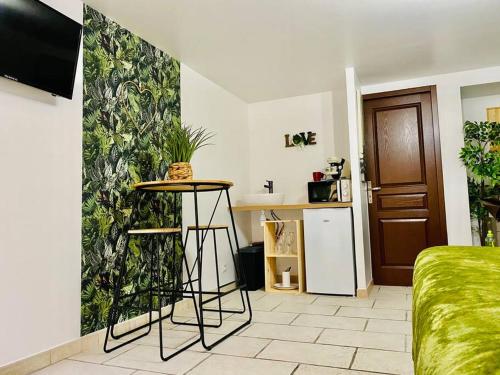 Photo de la galerie de l'établissement Suite romantique avec jacuzzi privatif, à Rians