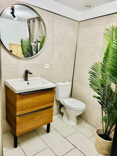 Photo de la galerie de l'établissement Suite romantique avec jacuzzi privatif, à Rians