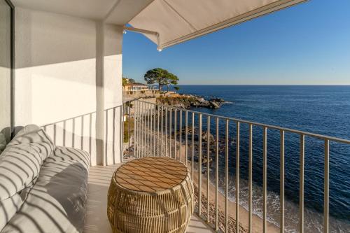 a balcony with a table and a view of the ocean at Casa Concha Apartamentos in Calella de Palafrugell