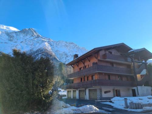 Appartement Cosy avec Terrasse et Garage