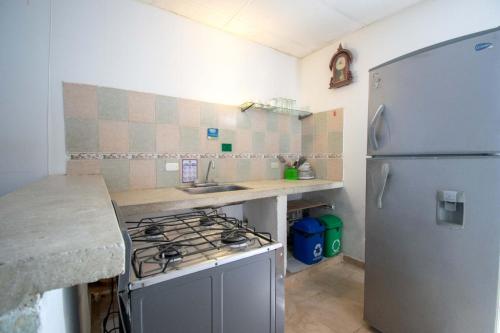Kuchyň nebo kuchyňský kout v ubytování Apartamentos Acuarius taganga