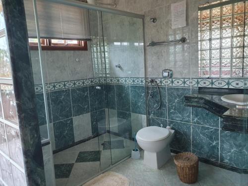 Ένα μπάνιο στο CASA ACONCHEGANTE TEMPORA CARAGUATATUBA