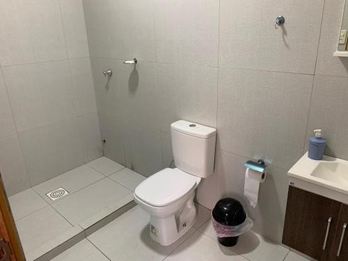 a small bathroom with a toilet and a shower at Patiño Lodge in Itauguá