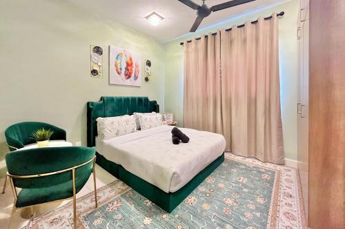 Llit o llits en una habitació de Alanis Suite With Netflix @ KLIA Sepang
