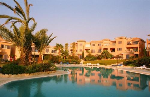 Award-winning 3-bedroom apartment near beach