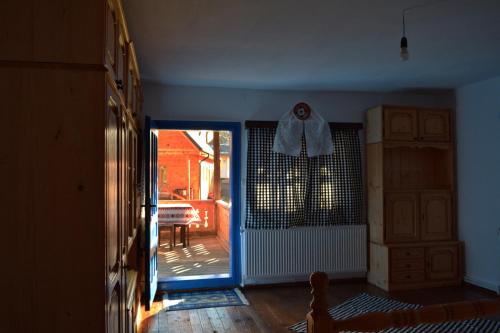a room with a door open to a deck with a table at Casa Visovan in Sighetu Marmaţiei