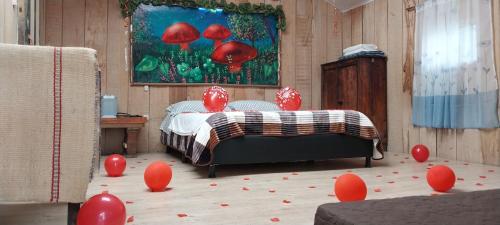 a room with a bed with red balloons on the floor at Cabaña de camping Villa Ernestina in Pasto