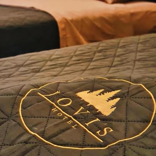 a blanket with a picture of a horse on it at Jovis Hotel - Lujo Cultural in Villa Aldama