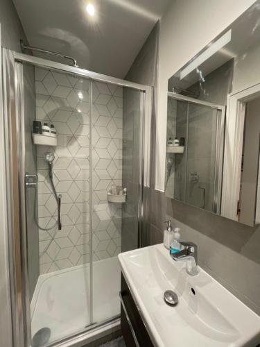 a bathroom with a shower and a sink and a shower at London Heathrow Airport Apartment Voyager House Terminal 12345 - EV electric and Parking available in New Bedfont