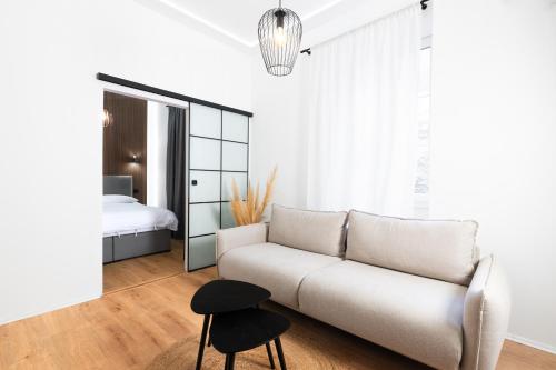 Giường trong phòng chung tại Green Room and Apartment