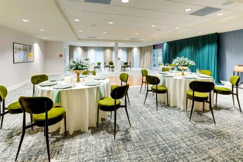a conference room with round tables and green chairs at Sonesta Select San Francisco Airport Oyster Point Waterfront in South San Francisco