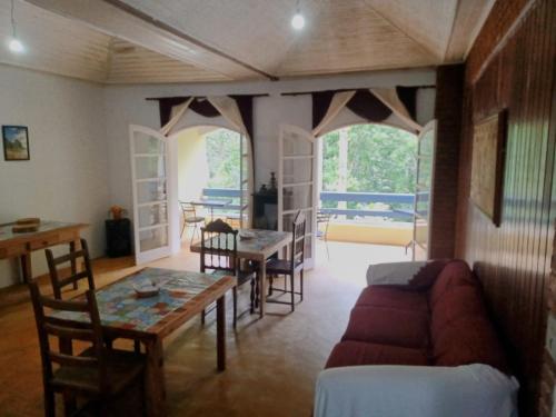 a living room with a couch and a table at Rancho do Edy Pousada in São Roque