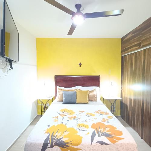 a bedroom with a bed and a ceiling fan at RIBERA DE CHAPALA Suites in Chantepec