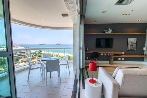 sala de estar con vistas al océano en Flat Ocean View, en Río de Janeiro