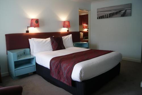 Katil atau katil-katil dalam bilik di SureStay Hotel by Best Western The Clarence on Melville