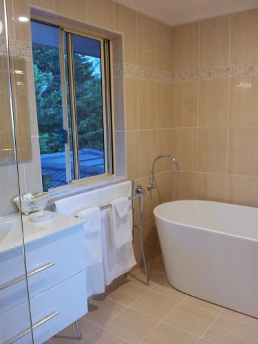 Ένα μπάνιο στο Waterview Gardens B&B