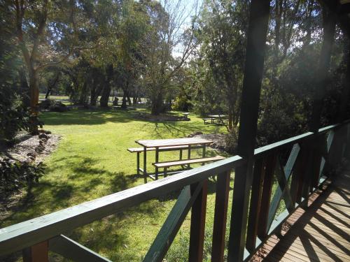 a picnic table on a deck in a park at Grampians View Cottages and Units in Halls Gap